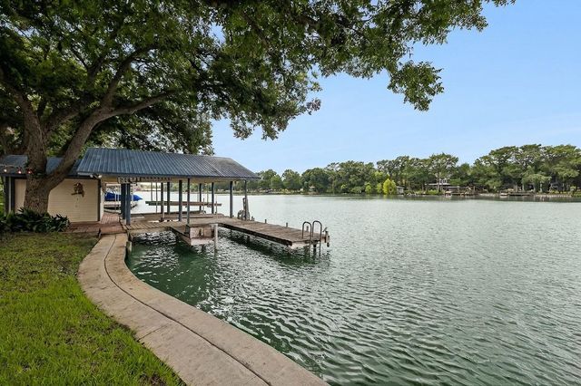 160 Lakeside DR, Seguin, TX 78155