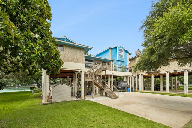 160 Lakeside DR, Seguin, TX 78155