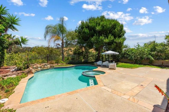 1151 Kildeer Ct, Encinitas, CA 92024