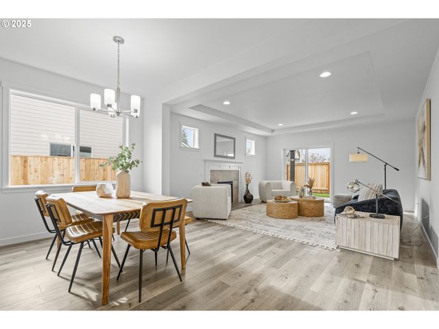 665 Parker Loop, Silverton, OR 97381