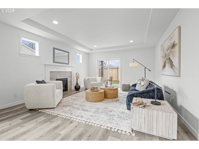 665 Parker Loop, Silverton, OR 97381