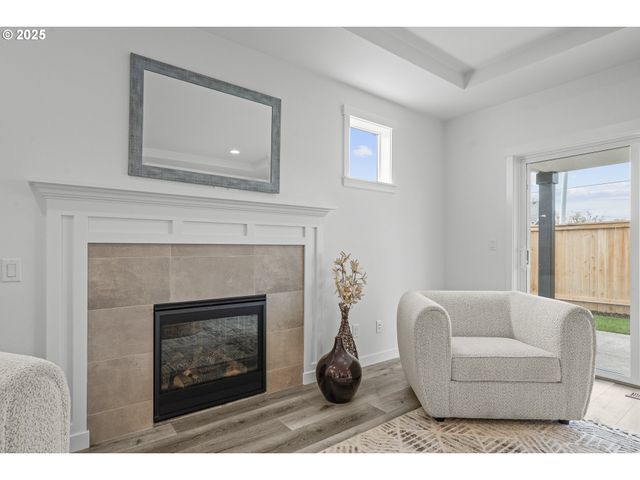 665 Parker Loop, Silverton, OR 97381