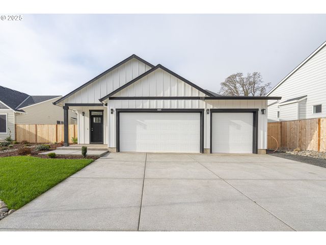 665 Parker Loop, Silverton, OR 97381