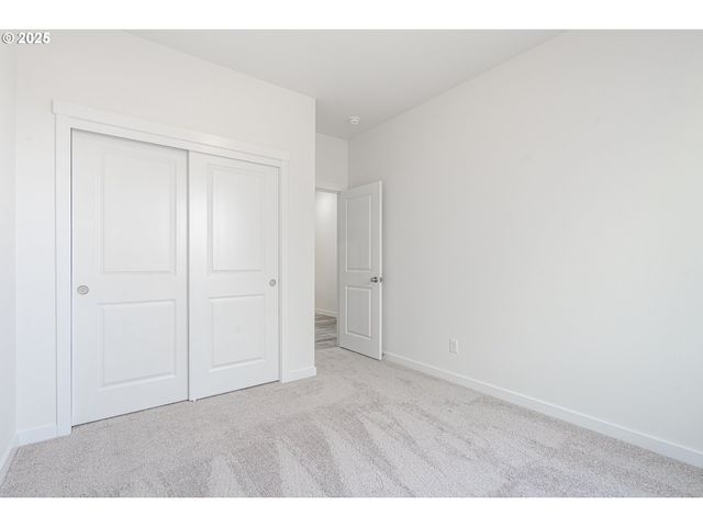 665 Parker Loop, Silverton, OR 97381