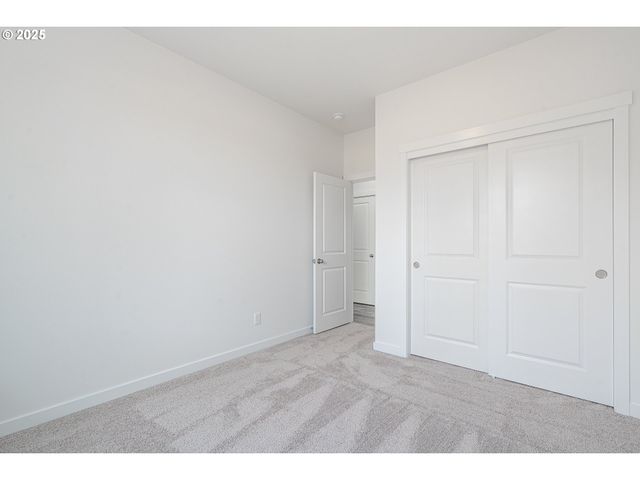 665 Parker Loop, Silverton, OR 97381