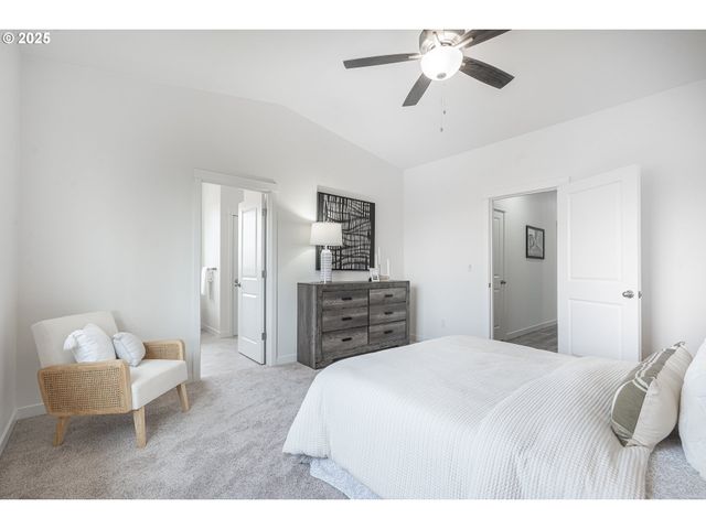 665 Parker Loop, Silverton, OR 97381