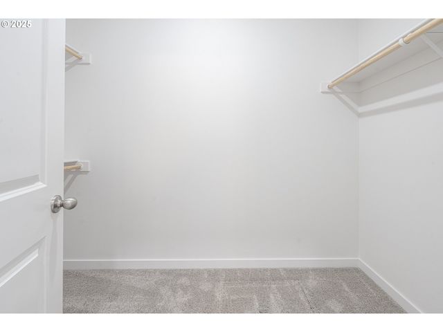 665 Parker Loop, Silverton, OR 97381