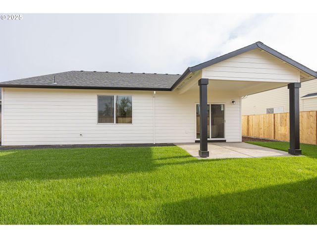 665 Parker Loop, Silverton, OR 97381