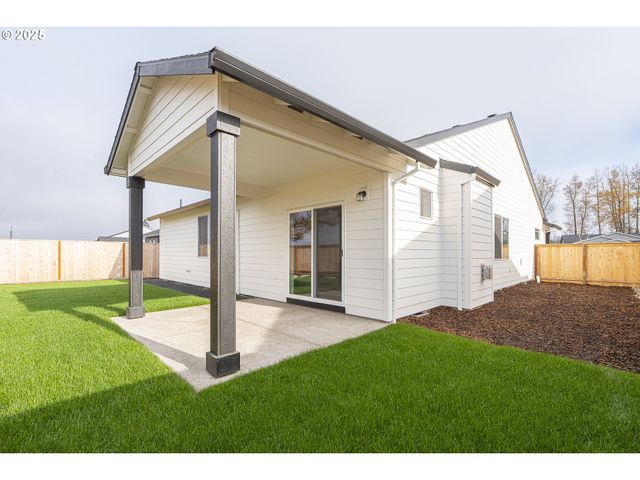 665 Parker Loop, Silverton, OR 97381