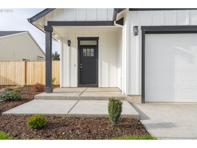 665 Parker Loop, Silverton, OR 97381