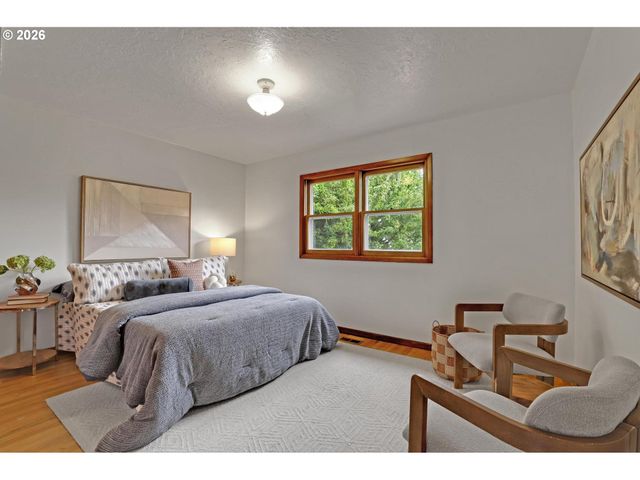 5584 Se ASH St, Portland, OR 97215