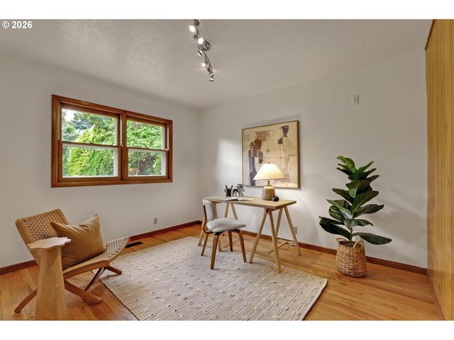 5584 Se ASH St, Portland, OR 97215