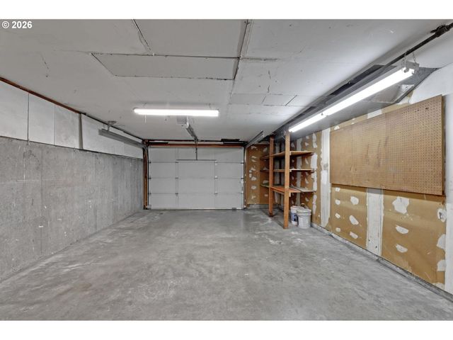 5584 Se ASH St, Portland, OR 97215