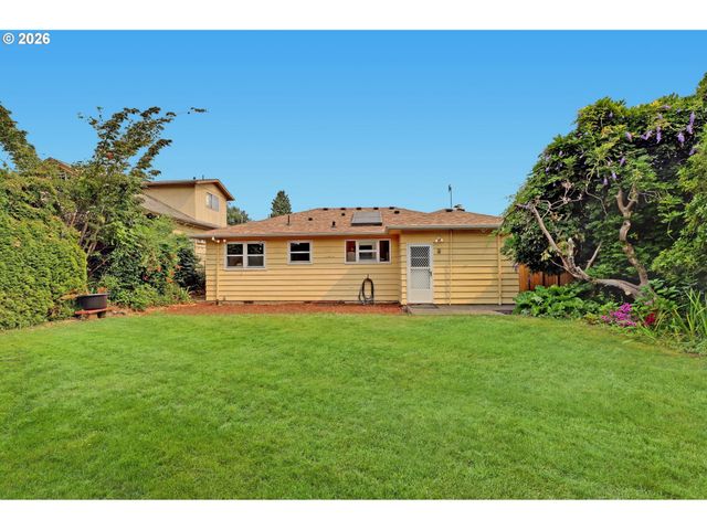 5584 Se ASH St, Portland, OR 97215