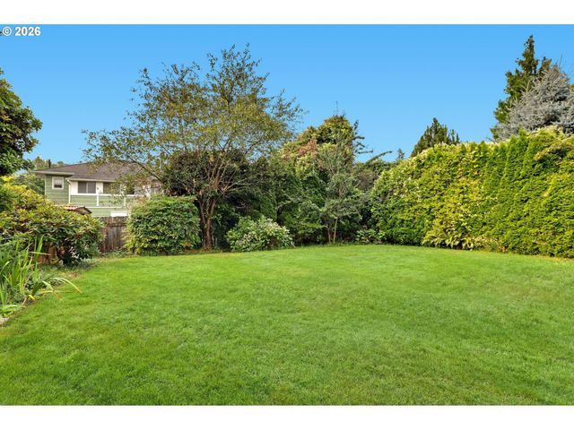 5584 Se ASH St, Portland, OR 97215
