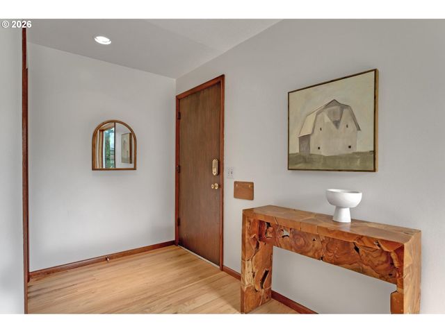 5584 Se ASH St, Portland, OR 97215