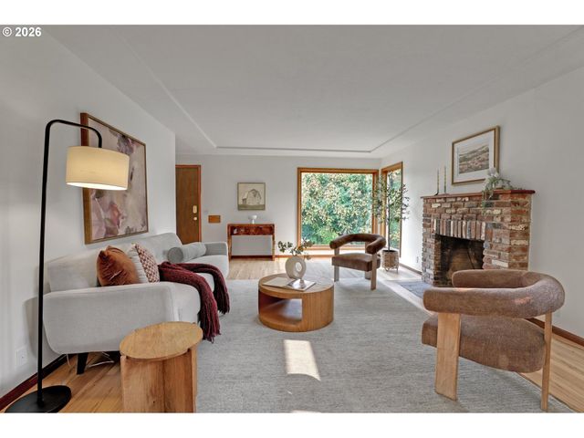 5584 Se ASH St, Portland, OR 97215