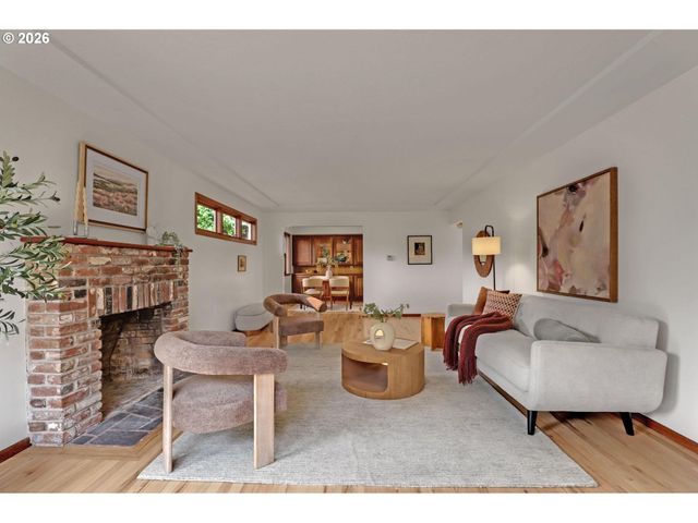 5584 Se ASH St, Portland, OR 97215