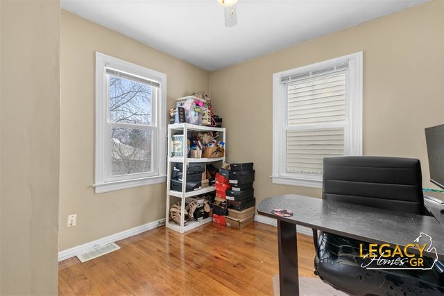 2926 Charlesgate Avenue, Wyoming, MI 49509