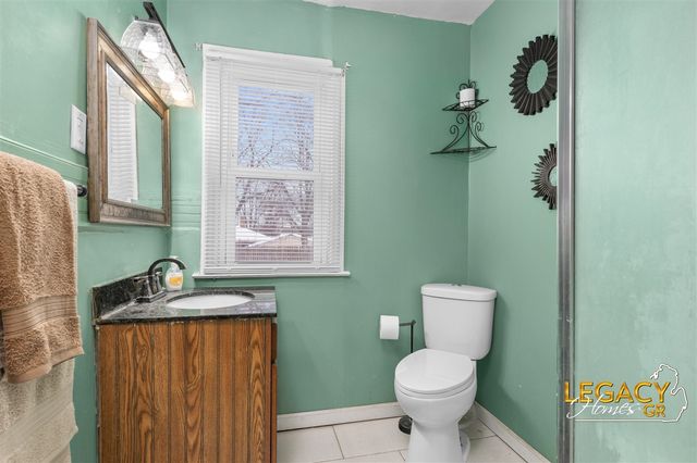 2926 Charlesgate Avenue, Wyoming, MI 49509