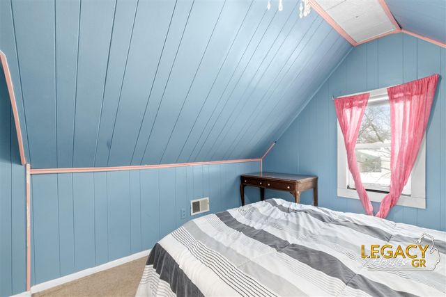 2926 Charlesgate Avenue, Wyoming, MI 49509