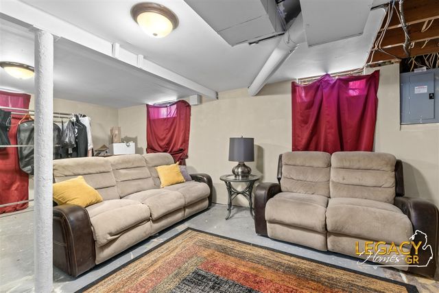 2926 Charlesgate Avenue, Wyoming, MI 49509