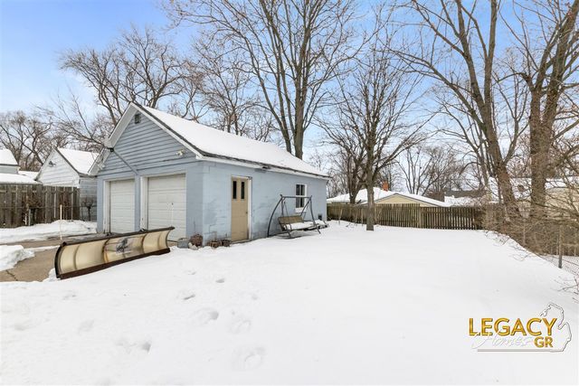 2926 Charlesgate Avenue, Wyoming, MI 49509
