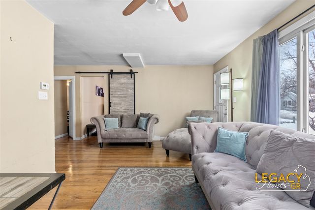 2926 Charlesgate Avenue, Wyoming, MI 49509