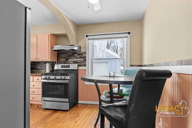 2926 Charlesgate Avenue, Wyoming, MI 49509