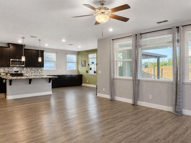 10021 Carinata Dr, Elk Grove, CA 95757