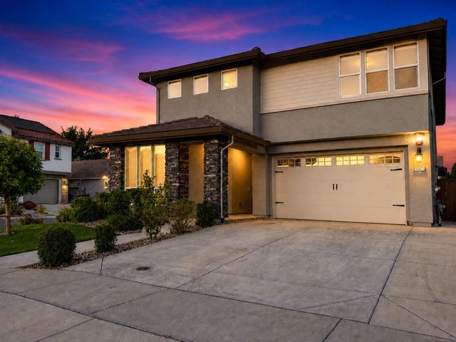 10021 Carinata Dr, Elk Grove, CA 95757