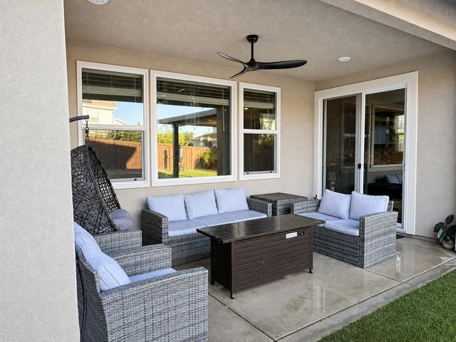 10021 Carinata Dr, Elk Grove, CA 95757