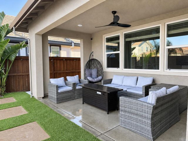 10021 Carinata Dr, Elk Grove, CA 95757