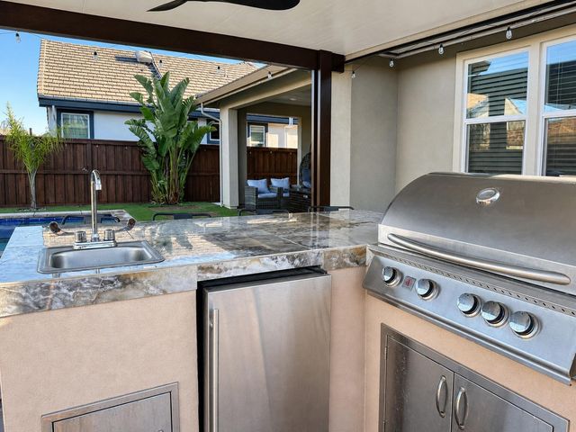 10021 Carinata Dr, Elk Grove, CA 95757