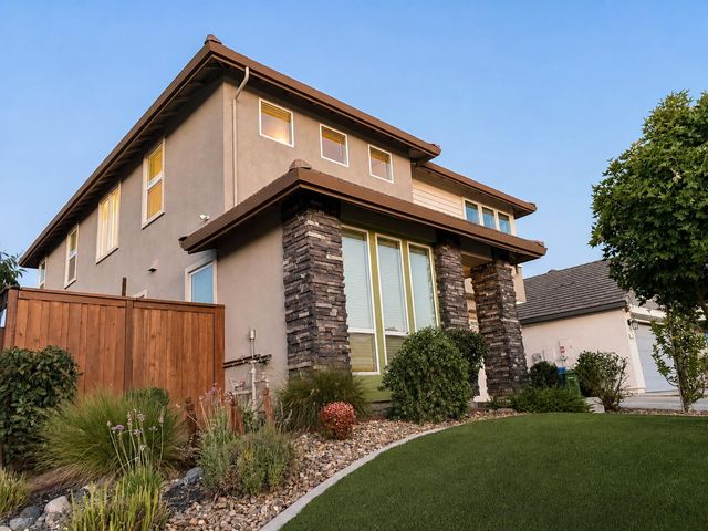 10021 Carinata Dr, Elk Grove, CA 95757