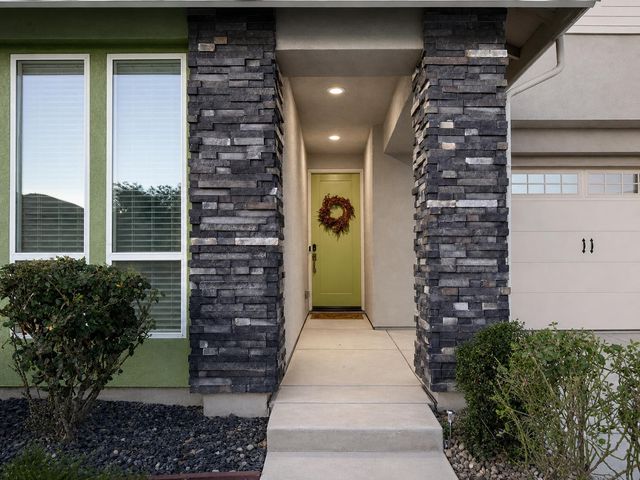 10021 Carinata Dr, Elk Grove, CA 95757