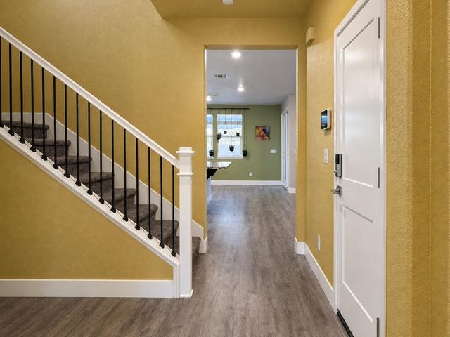 10021 Carinata Dr, Elk Grove, CA 95757