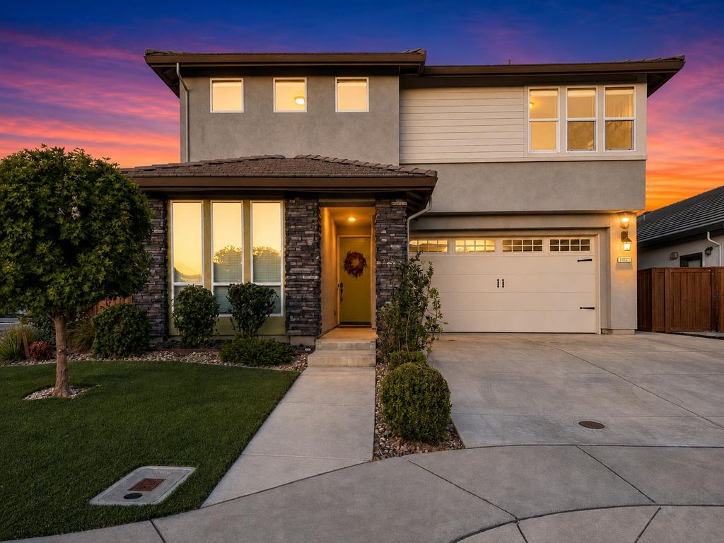 10021 Carinata Dr, Elk Grove, CA 95757