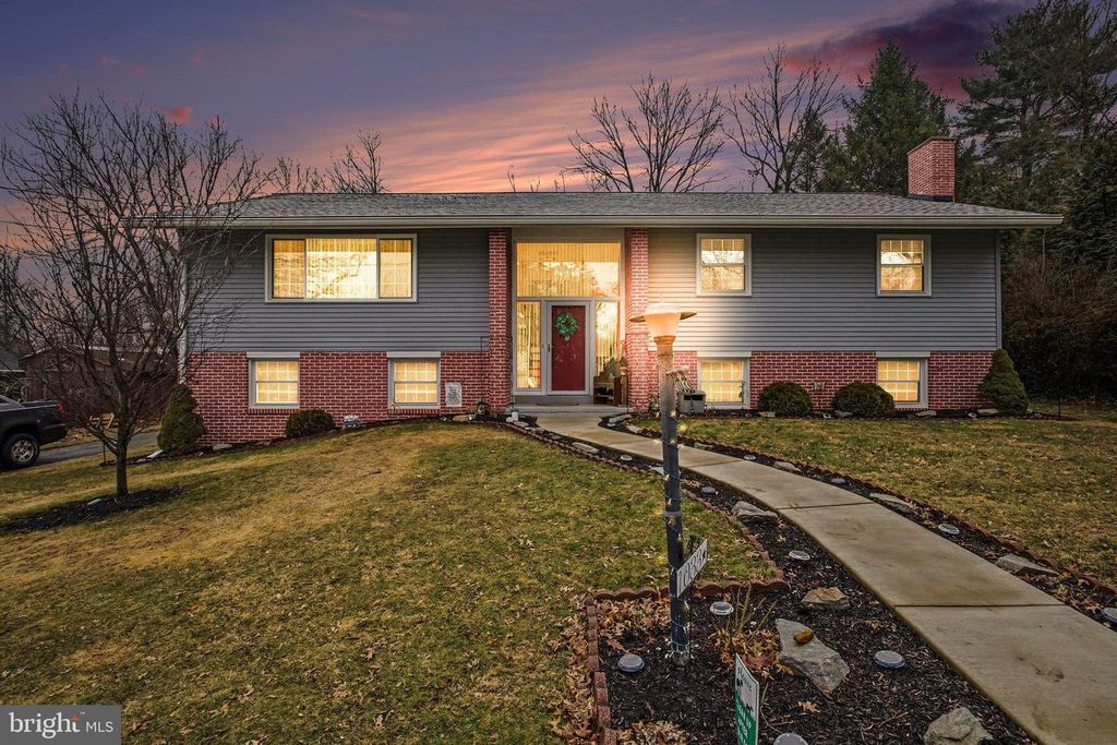 1033 S MOUNT JOY ST, Elizabethtown, PA 17022