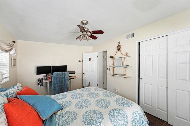 11653 PINEDALE AVENUE, Seminole, FL 33772