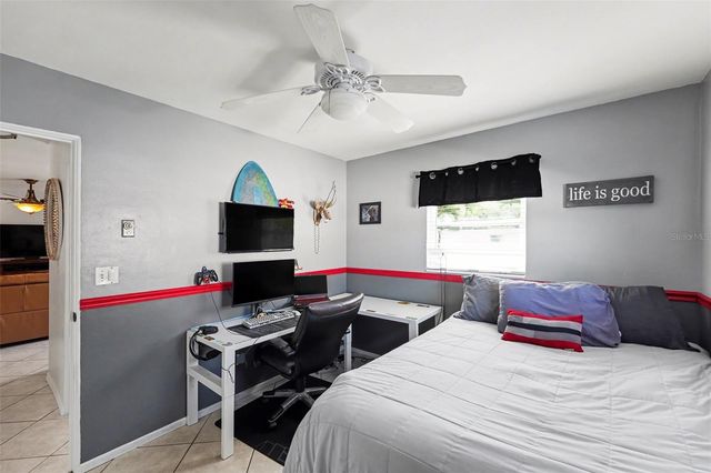 11653 PINEDALE AVENUE, Seminole, FL 33772