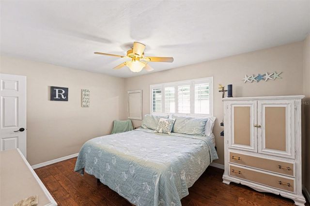 11653 PINEDALE AVENUE, Seminole, FL 33772