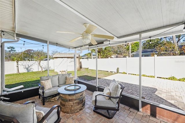 11653 PINEDALE AVENUE, Seminole, FL 33772