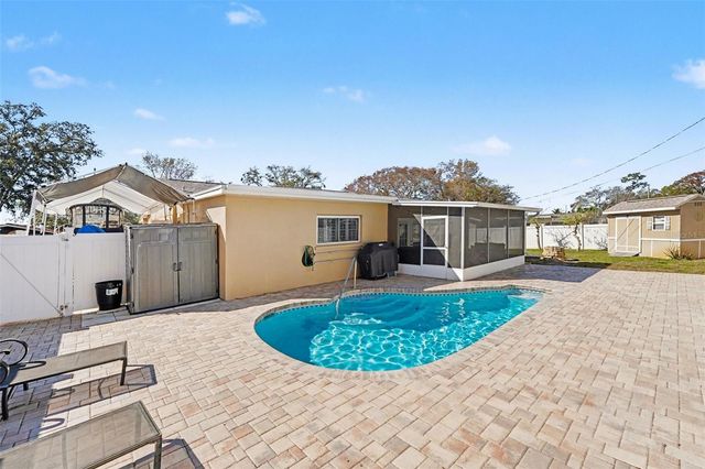 11653 PINEDALE AVENUE, Seminole, FL 33772