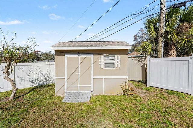 11653 PINEDALE AVENUE, Seminole, FL 33772