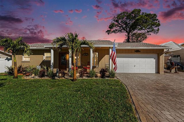 11653 PINEDALE AVENUE, Seminole, FL 33772