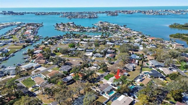 11653 PINEDALE AVENUE, Seminole, FL 33772