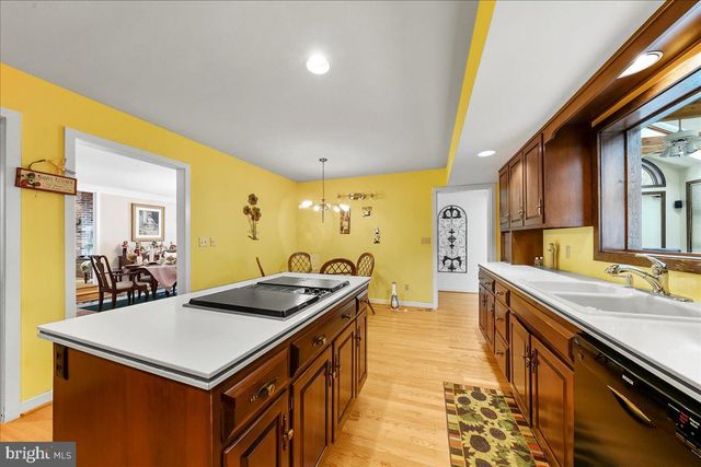 531 CHANDLER MILL RD, Kennett Square, PA 19348