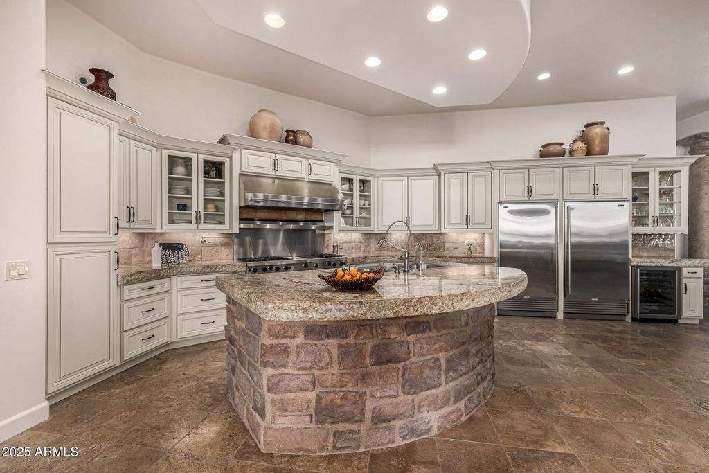 20 E OAKWOOD HILLS Drive, Chandler, AZ 85248 — photo 2