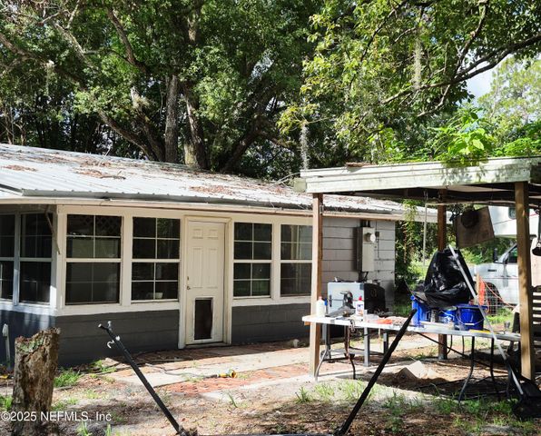 282 BYRD Road, Crescent City, FL 32112